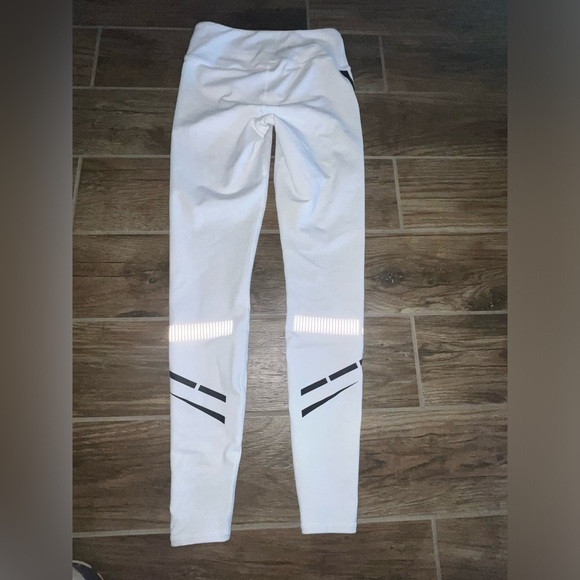 Alo women’s white leggings - Picture 2 of 4